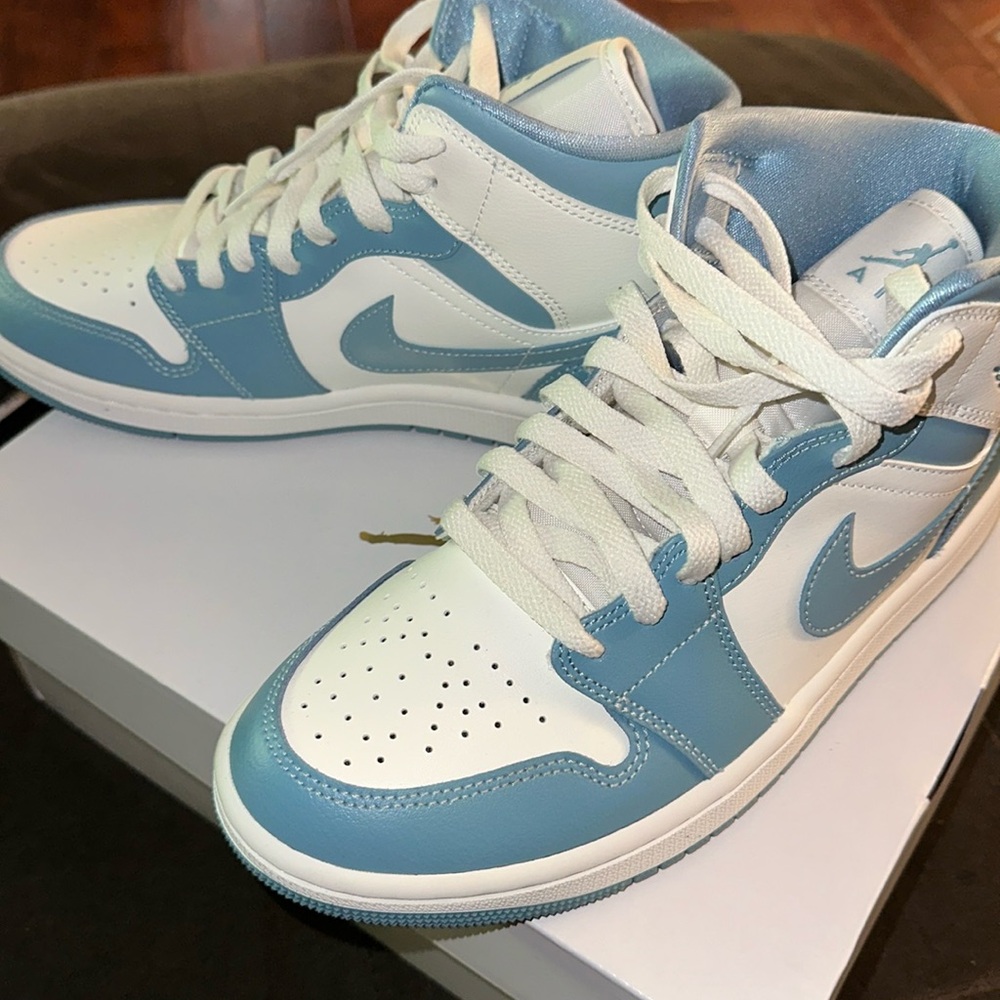 Nike Air Jordan 1 Mid UNC University Blue Shoes BQ6472-141 Women's Sizes